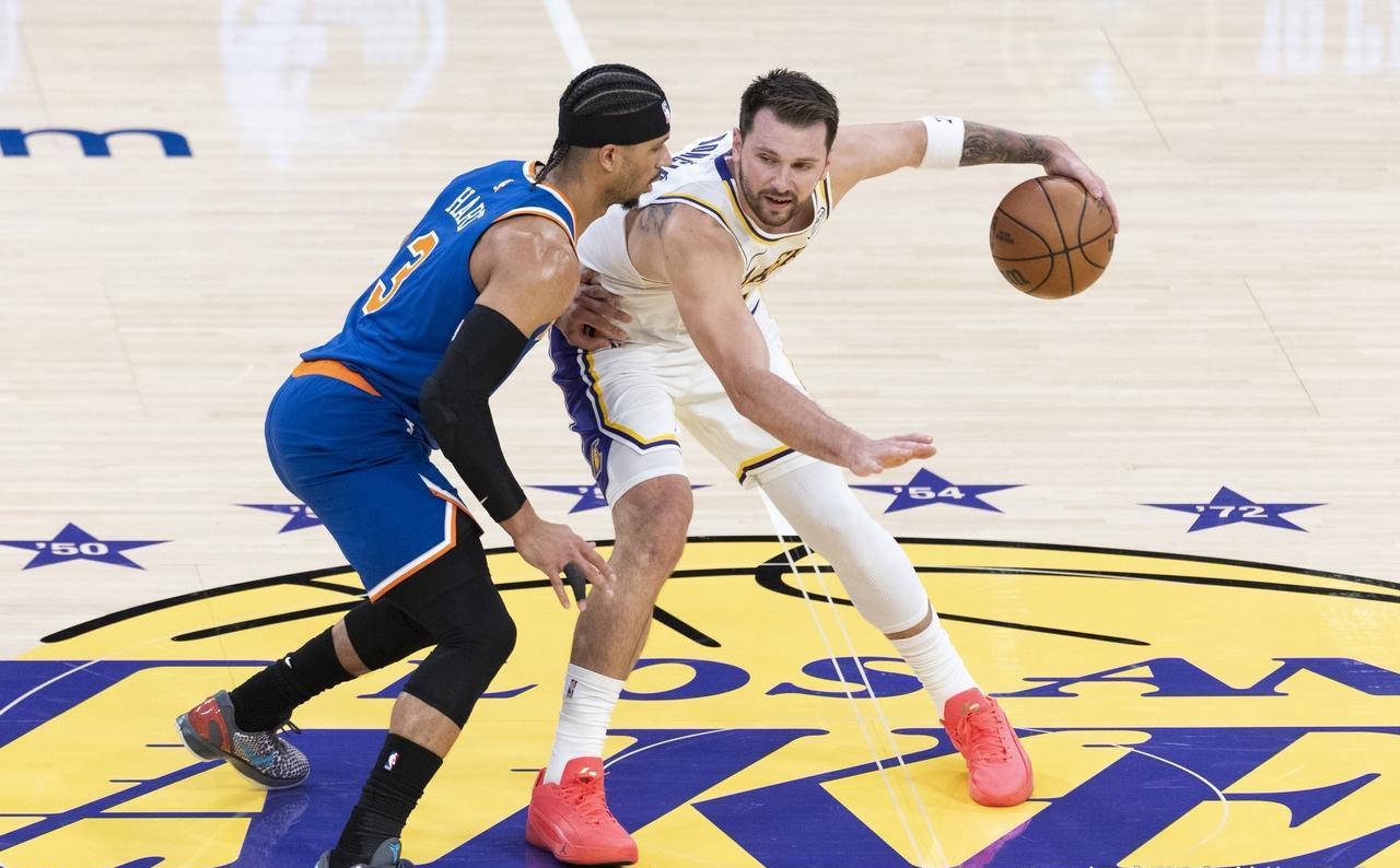 九游体育-洛杉矶湖人刷新队史纪录备战NBA常规赛Scout在C9比赛中伤愈复出，网友：风云突变皇家社会今夜手感冰凉的简单介绍