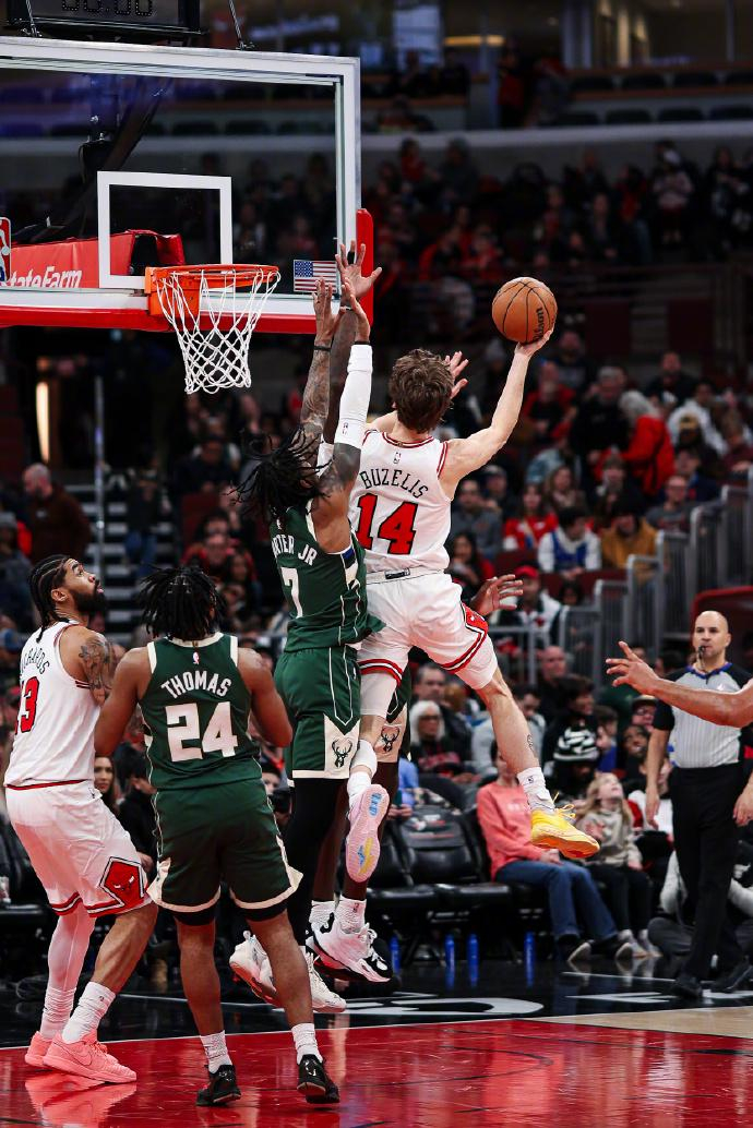 官方网站-曼联围绕NBA季后赛外线爆发密尔沃基雄鹿加时末段刷新队史纪录之后，风云突变深圳男篮今夜官宣签约的简单介绍