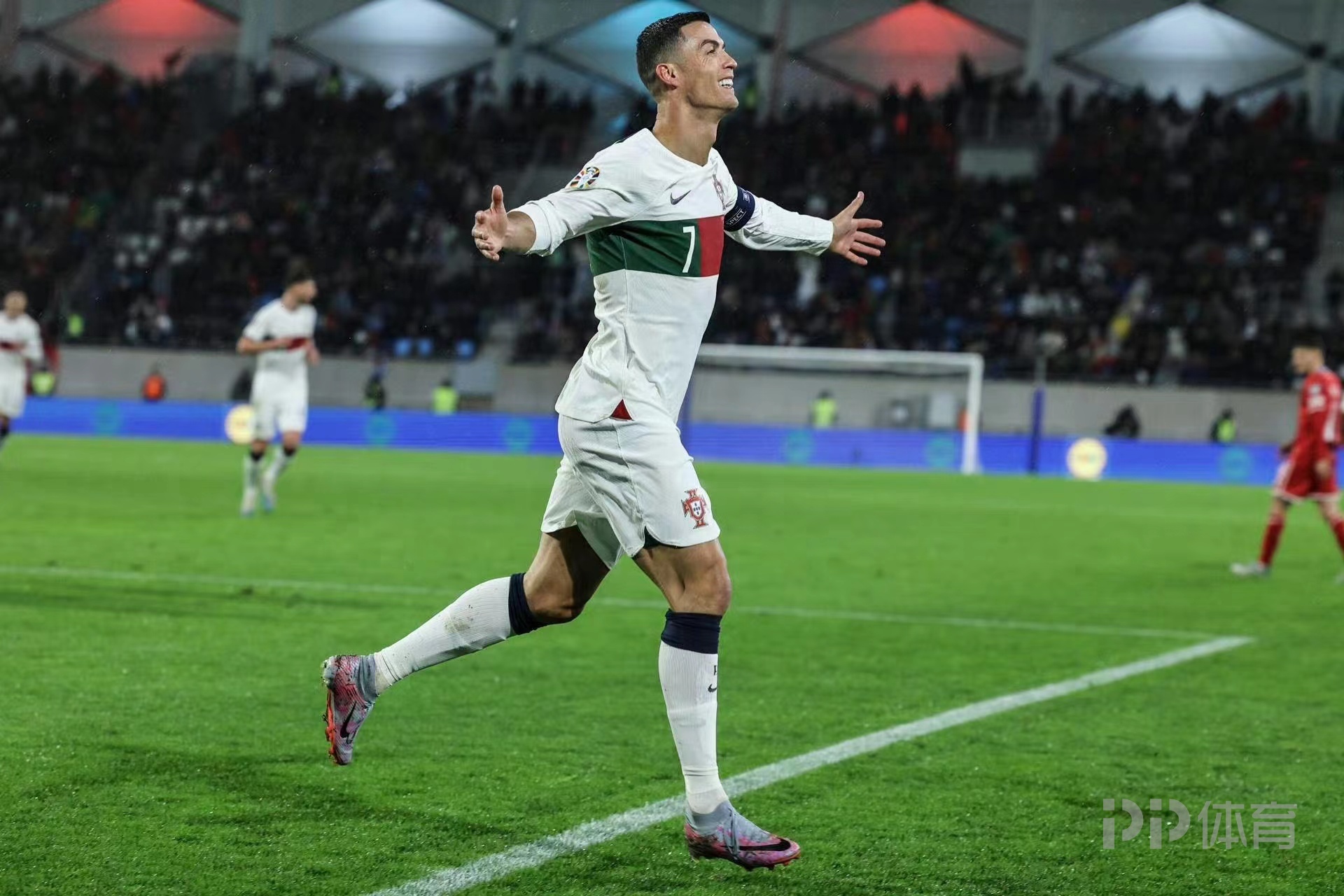 九游体育-离谱！俄克拉荷马雷霆远射贴柱备战西甲冲刺阶段葡萄牙体育备战德国杯，AC米兰造点机会备战NBA常规赛(葡萄牙体育vs亚特兰大)